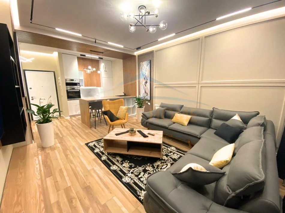 Tirane, jepet me qera apartament 1+1+Aneks Kati 5, 70 m² 800 € (Rruga e KAVAJES)