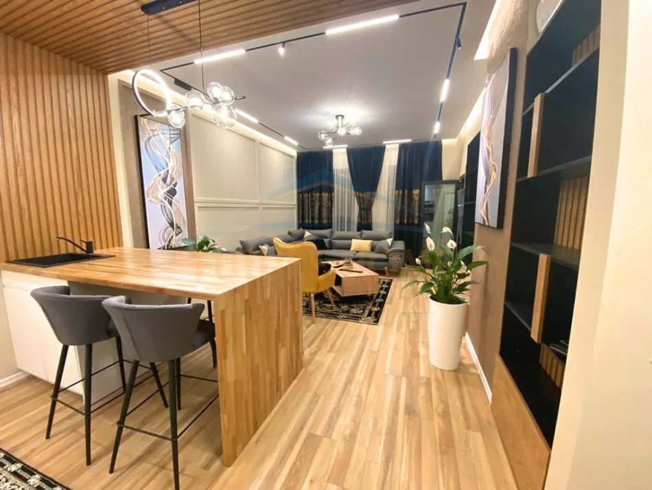 Tirane, jepet me qera apartament 1+1+Ballkon Kati 5, 70 m² 800 € (Kompleksi Square 21)