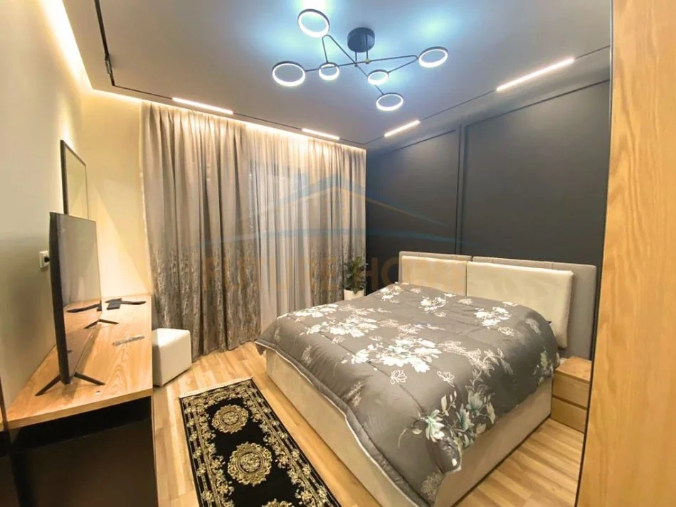 Tirane, jepet me qera apartament 1+1+Ballkon Kati 5, 70 m² 800 € (Kompleksi Square 21)