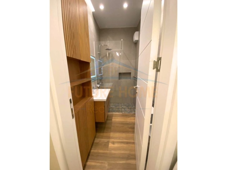 Tirane, jepet me qera apartament 1+1 Kati 5, 70 m² 800 € (RRUGA E KAVAJES ,SQUARE 21)