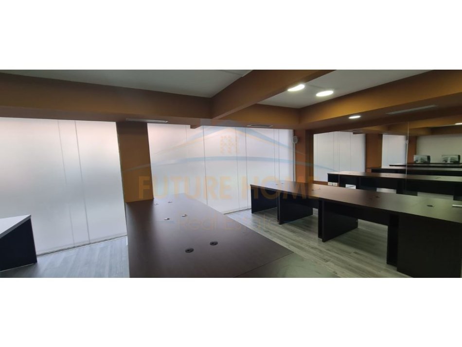 Shqiperi, jap me qera ambjent biznesi Kati 1, 194 m² 3.500 € (petro Nini)