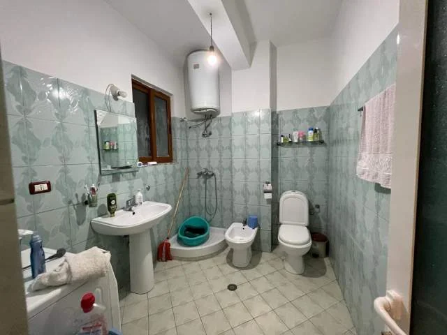 Tirane, ofert shtepi Kati 2, 500  (KAMEZ)