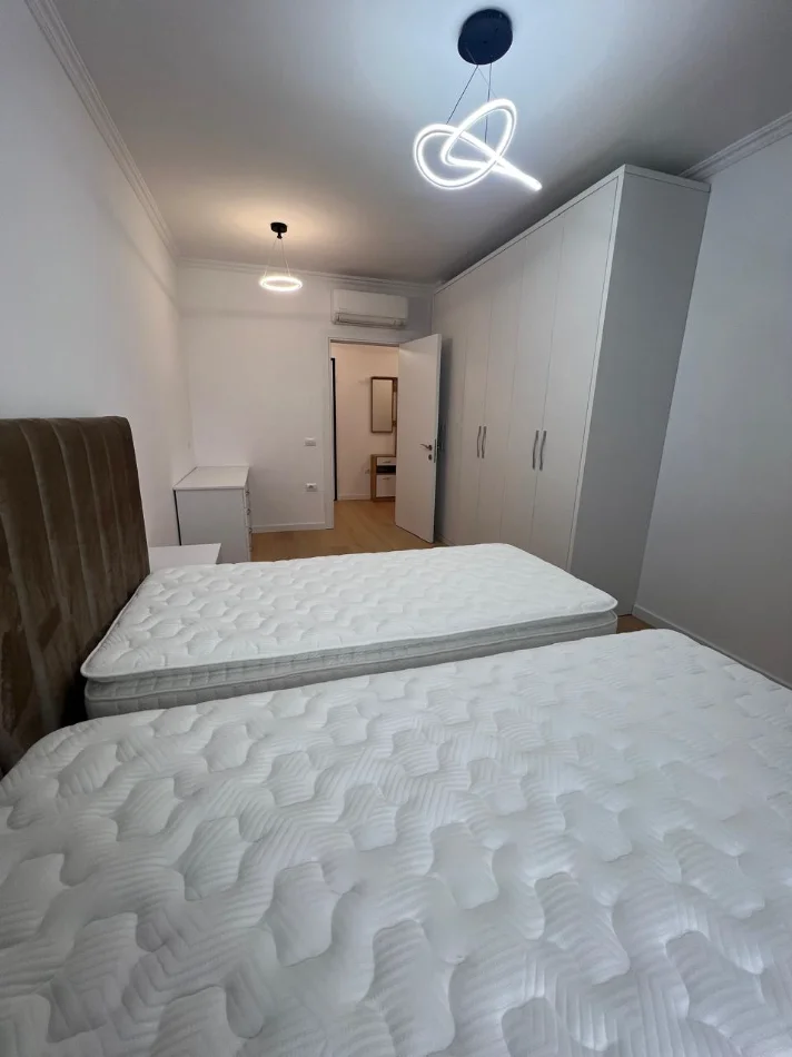 Tirane, jepet me qera 2+1 Kati 2, 140 m² 1.200 € 