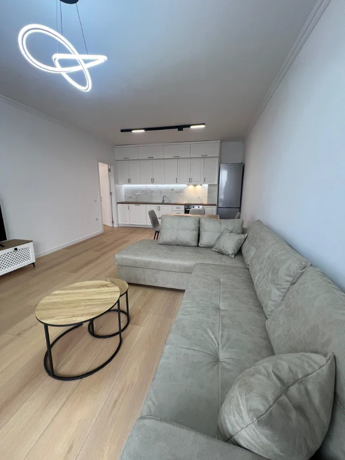 Tirane, jepet me qera 2+1 Kati 2, 140 m² 1.200 € 