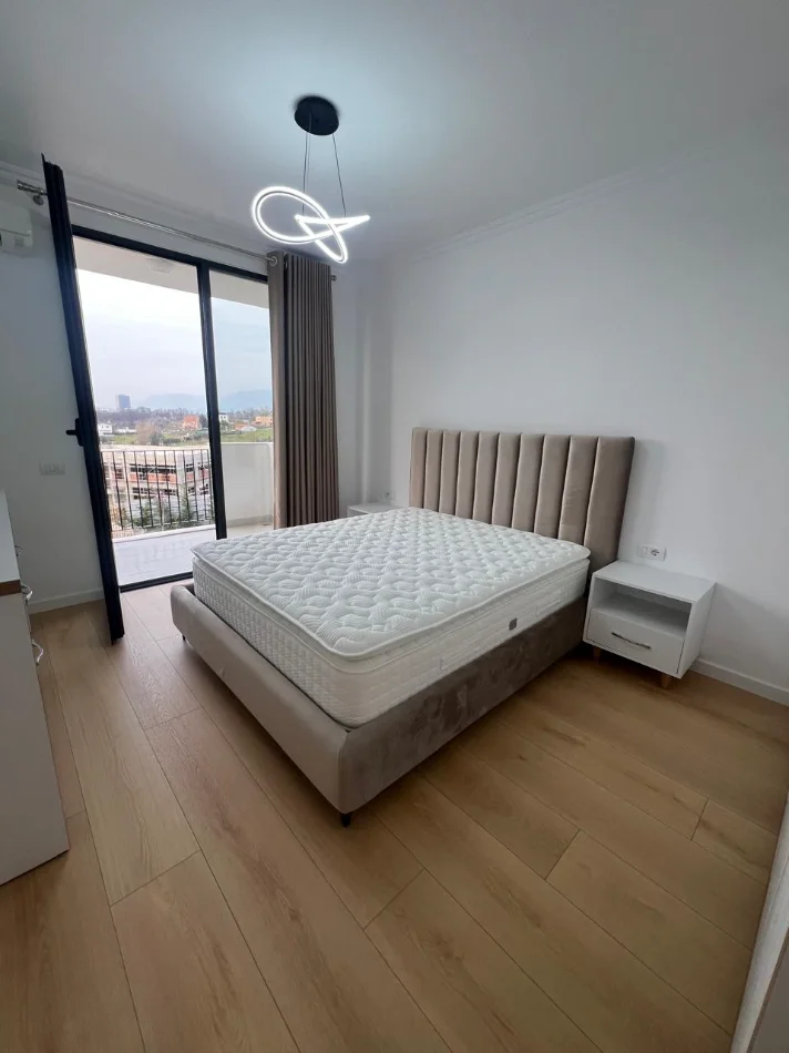 Tirane, jepet me qera 2+1 Kati 2, 140 m² 1.200 € 