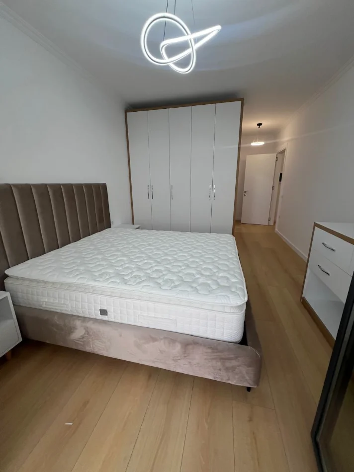 Tirane, jepet me qera 2+1 Kati 2, 140 m² 1.200 € 