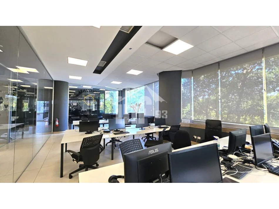 Tirane, jepet me qera zyre Kati 1, 50 m² 1.500 € (BULEVARDI “DESHMORËT E KOMBIT” KULLAT BINJAKE)