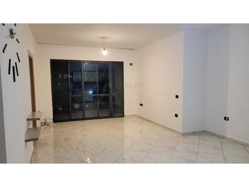 Tirane, jepet me qera apartament 2+1 Kati 1, 105 m² 380 € (astir)