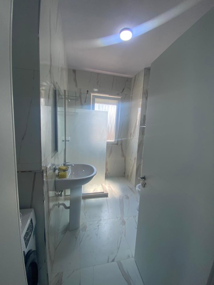 Tirane, jepet me qera apartament 1+1 Kati 9, 47 m² 500 € (rruga 5 maji)