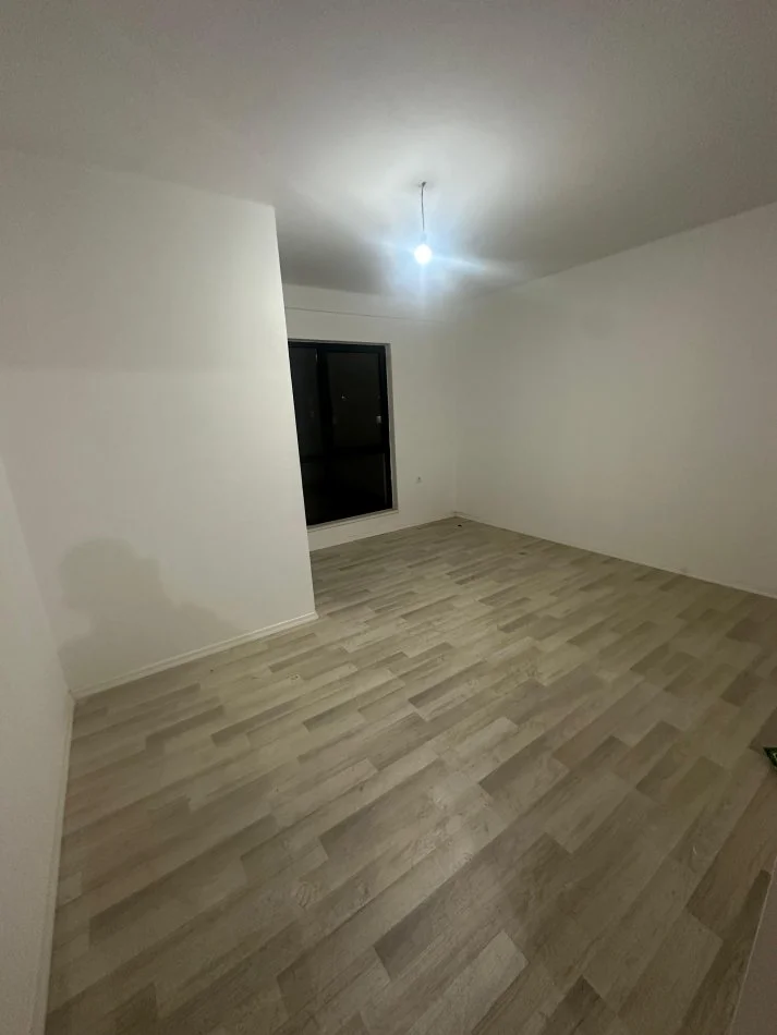 Tirane, shes apartament 2+1+Ballkon Kati 4, 120 m² 180.000 € (Rruga 5 Maji)