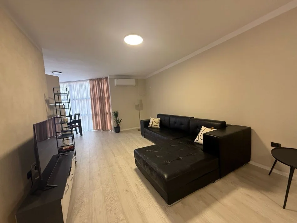 Tirane, jepet me qera apartament 2+1 Kati 3, 115 m² 500 € (Rruga 3 deshmoret)