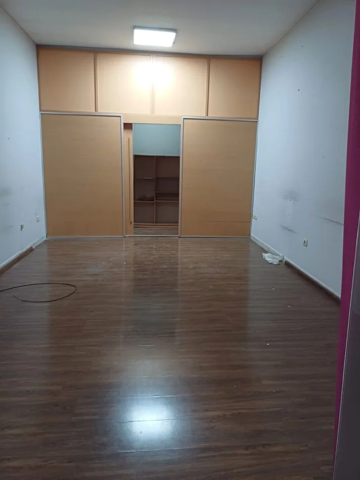 Tirane, jepet me qera zyre , 28 m² 30.000  lek (Bul Gjergj Fishta k1)