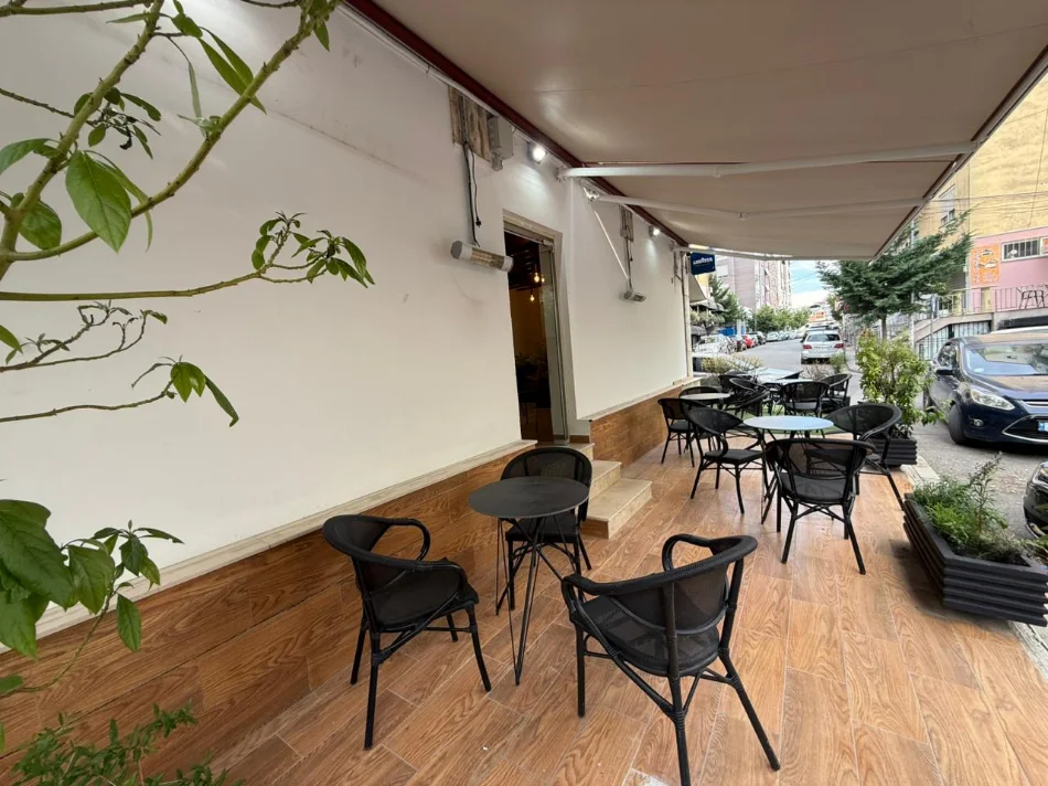 Tirane, shitet bar-kafe Kati 0, 73 m² 249.999 € (Porcelan)
