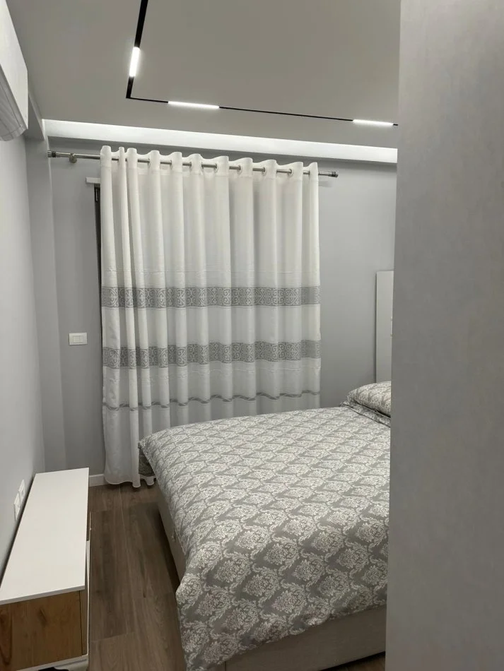 Tirane, jepet me qera apartament 2+1 Kati 3, 78 m² 900 € (Shkolla e Kuqe)