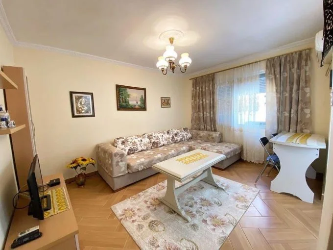 Tirane, jepet me qera apartament 1+1+Aneks+Ballkon Kati 4, 65 m² 530 € (zogu i zi)