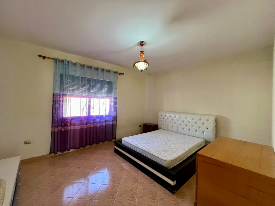 Tirane, jepet me qera shtepi 5+1+Ballkon Kati 2, 250 m² 550 € (Rruga Shefqet Kuka)