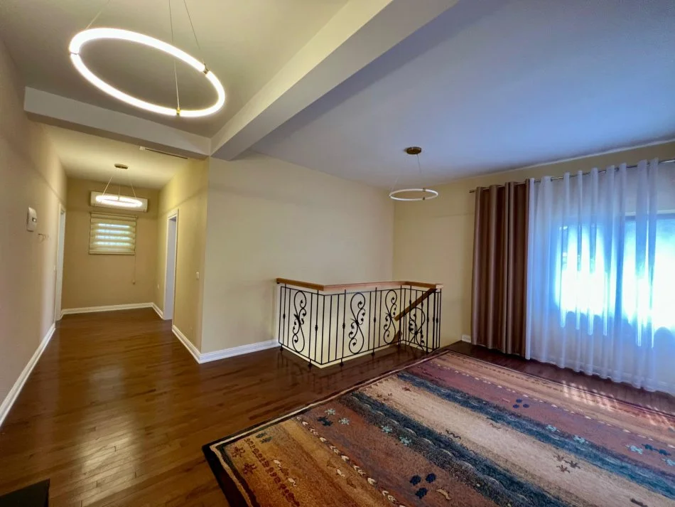 Tirane, shitet Vile 3+1+Aneks+Ballkon Kati 2, 174 m² 450.000 € (Mullet)