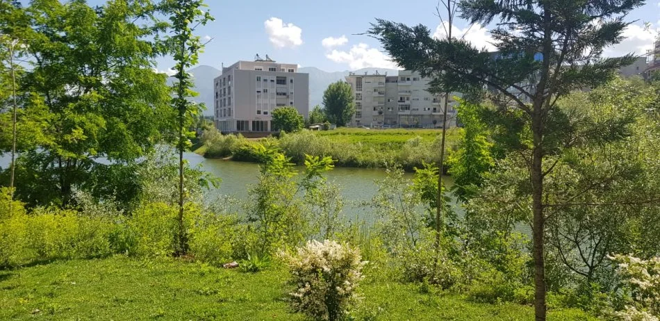 Tirane, jepet me qera apartament 4+1 Kati 5, 1.200 € 