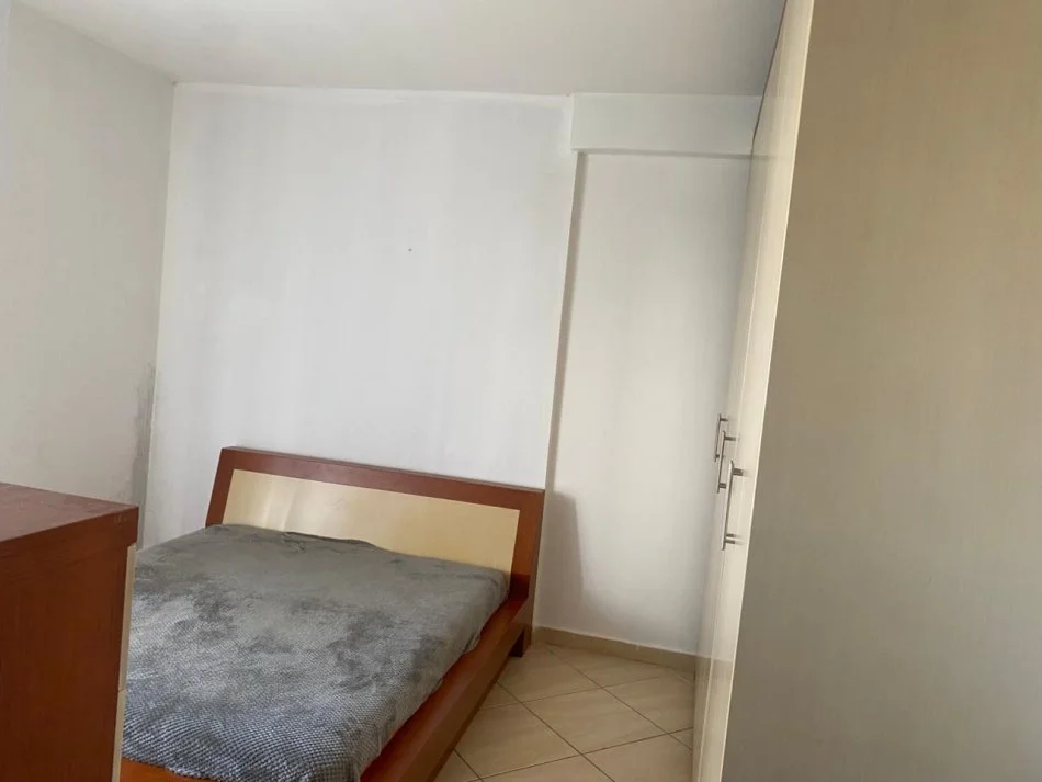 Tirane, jepet me qera apartament 2+1+Ballkon Kati 3, 115 m² 500 € (Fondacioni Eleonor)
