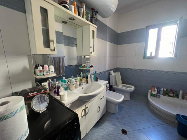 Tirane, ofert apartament 3+1+BLK 134 m² 800 Euro (rruga Don Bosco)