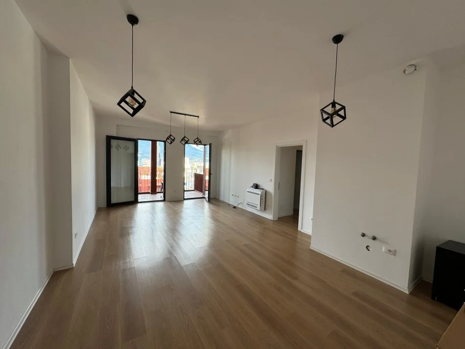 Tirane, jepet me qera ambjent biznesi Kati 18, 160 m² 1.500 € 