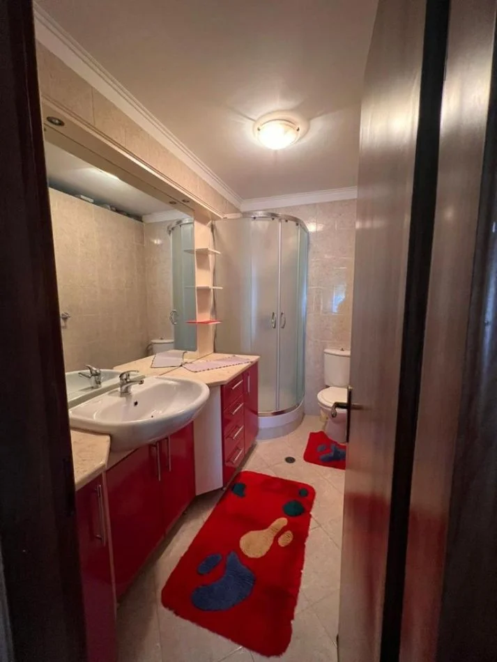 Tirane, jepet me qera apartament 2+1+Ballkon Kati 10, 120 m² 700 € (21 Dhjetori)