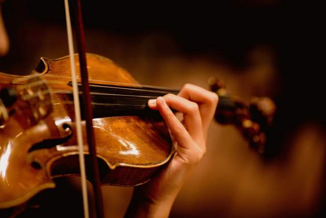 Tirane,Kurse Violine ne Qendren "Pentagram"