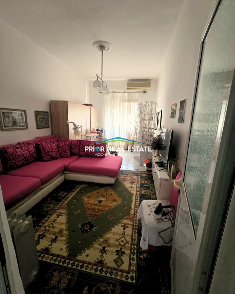 Tirane, jepet me qera apartament 2+1 Kati 1, 70 m² 60.000 ALL (Komuna e Parisit)