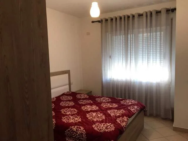 Tirane, jepet me qera apartament 1+1 Kati 4, 60 m² 400 Euro (Jordan Misja)