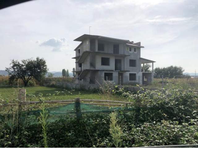 Tirane, shes Vile Kati 3, 350 m² 250.000 Euro