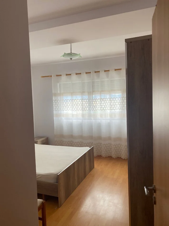 Tirane, jepet me qera apartament 1+1 Kati 6, 65 m² 500 € (Xhamllik ,Rruga Xhanfize Keko)