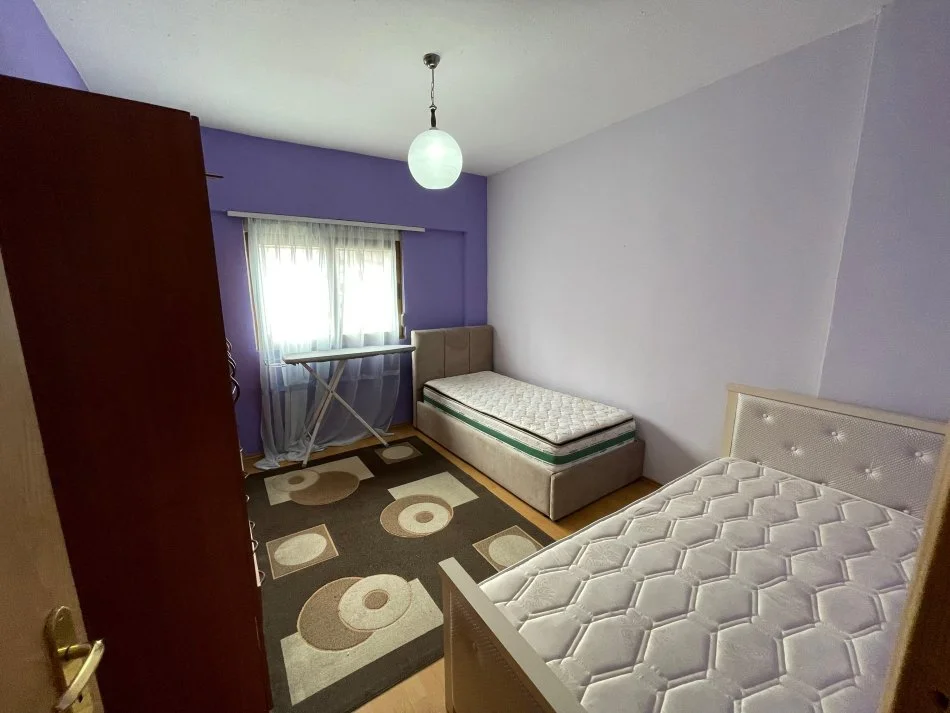 Tirane, jepet me qera apartament 2+1+Ballkon Kati 3, 84 m² 550 € (Komuna e Parisit)