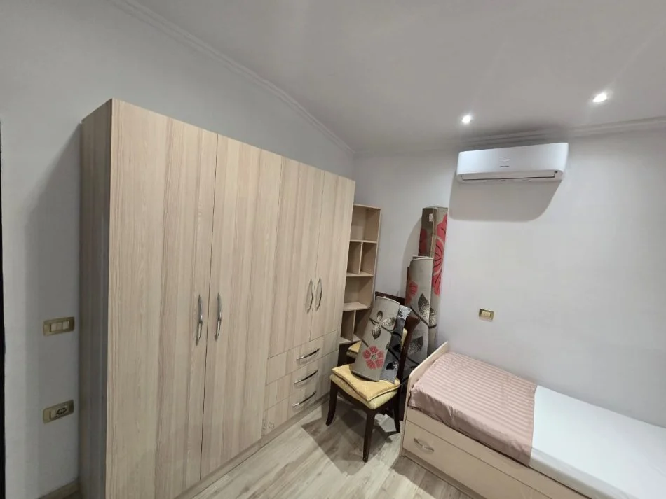 Tirane, jepet me qera 2+1+Ballkon , 90 m² 450 € (jordan misja)