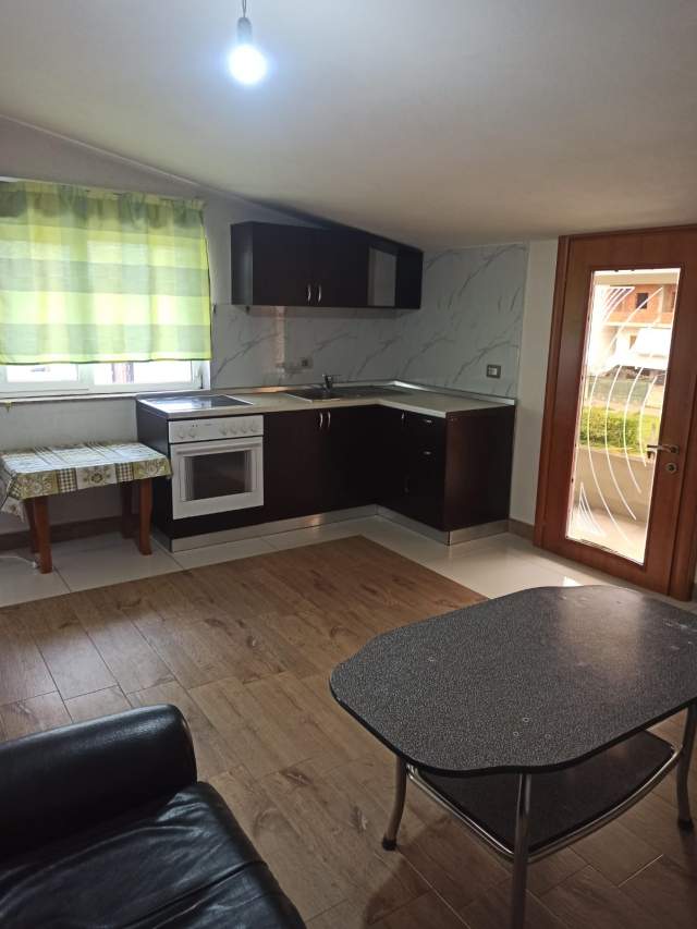 Tirane, jepet me qera apartament 2+1+A+BLK Kati 3, 110 m² 220 Euro Bulevardi Ri(gezim kaceli)