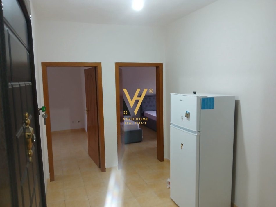 Tirane, jepet me qera 1+1+Ballkon Kati 3, 60 m² 400 € (ALI DEMI)