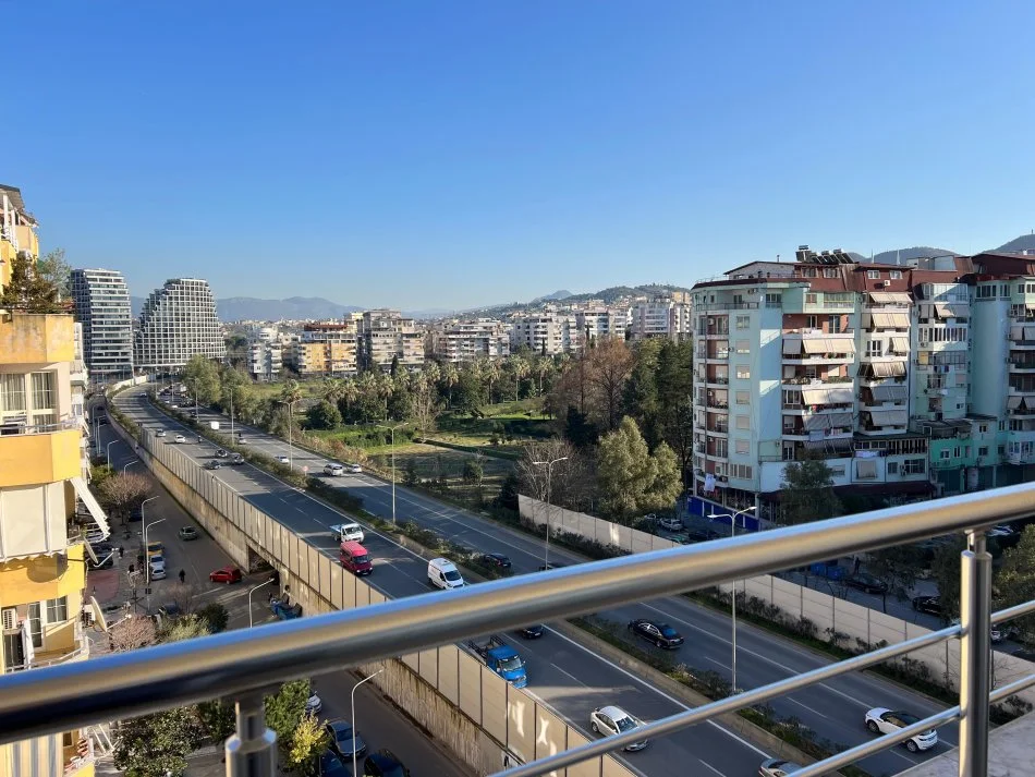 Tirane, jepet me qera apartament 1+1 Kati 8, 67 m² 520 € (Komuna parisit)