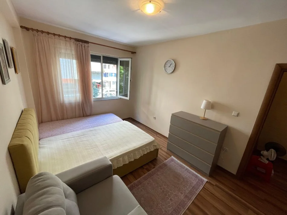 Tirane, jepet me qera apartament 3+1+Ballkon Kati 2, 130 m² 1.100 €