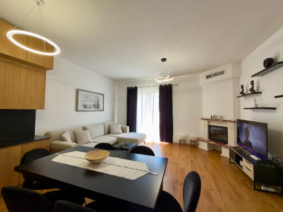 Tirane, jepet me qera apartament 2+1+Ballkon Kati 2, 120 m² 1.200 € (Secret Garden Residence)