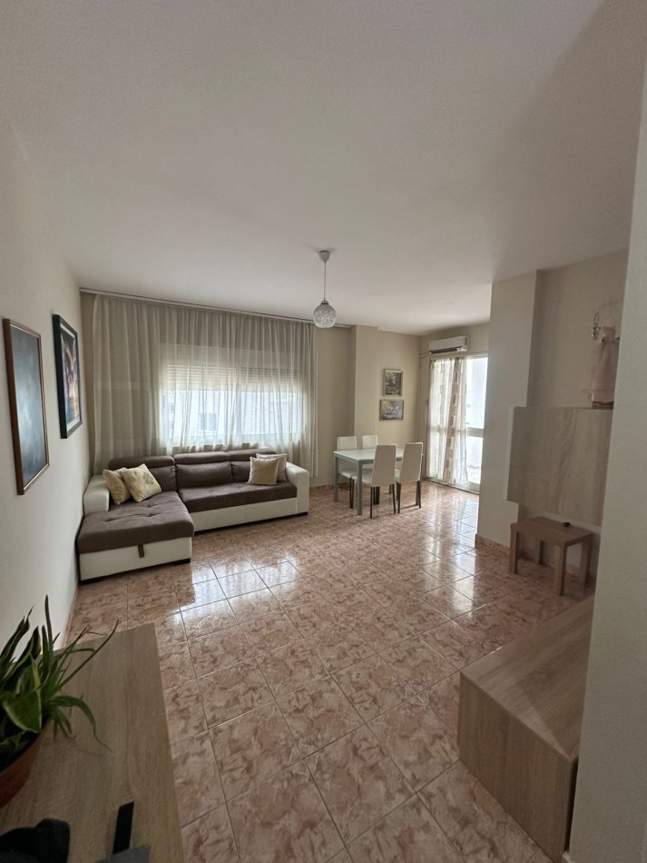 Durres, shitet apartament 1+1+Ballkon Kati 5, 70 m² 85.000 € (Mali i Robit)