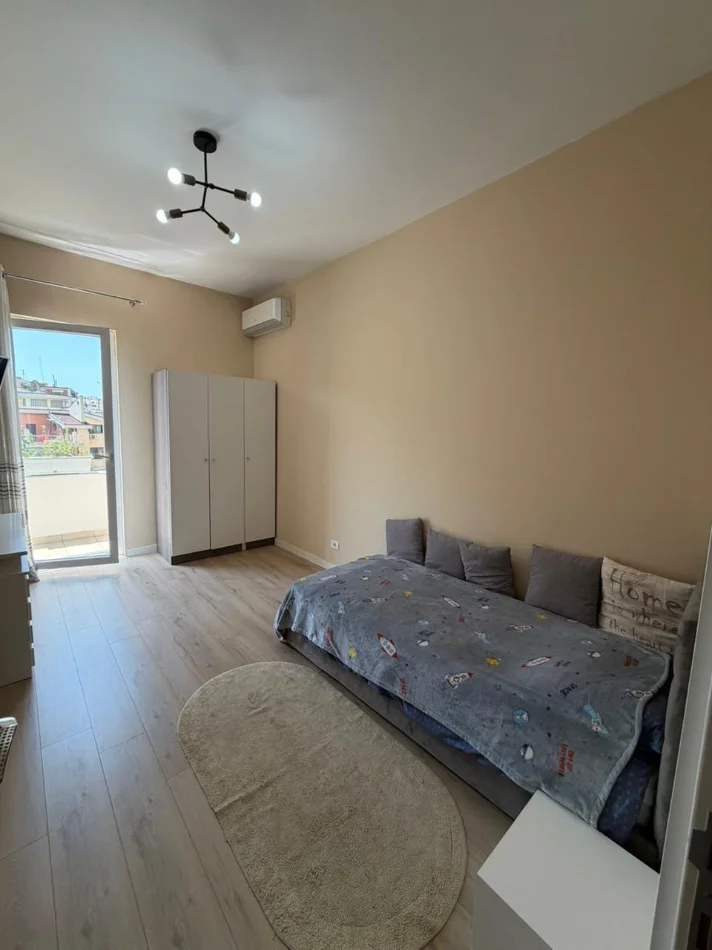 Tirane, jepet me qera apartament 2+1 Kati 2, 880 € 