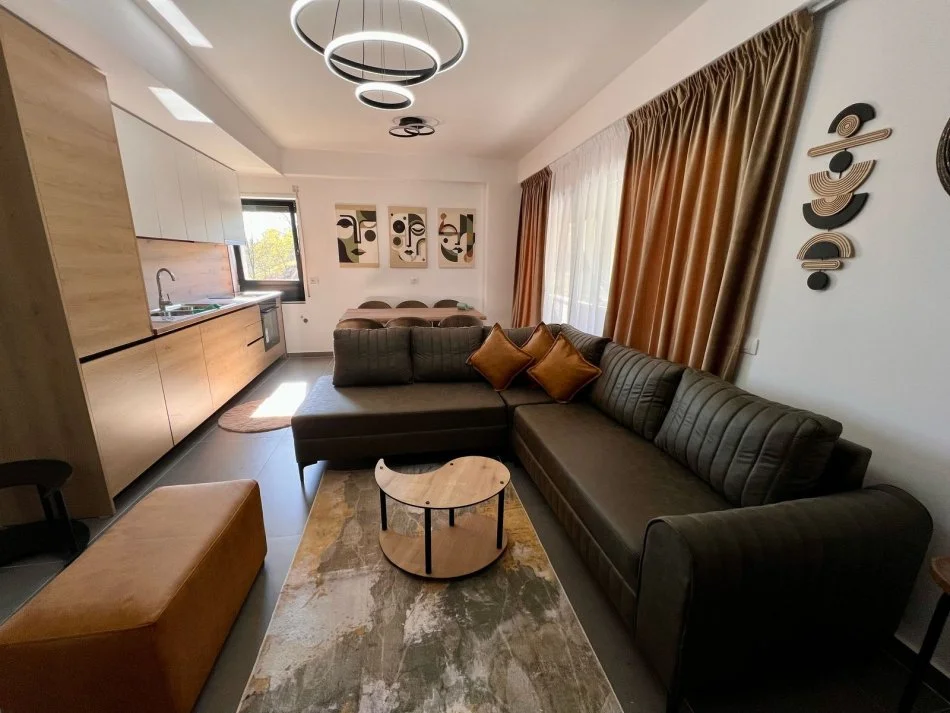 Tirane, jepet me qera apartament duplex Dublex Kati 4, 130 m² 1.000 € (kodra e diellit)