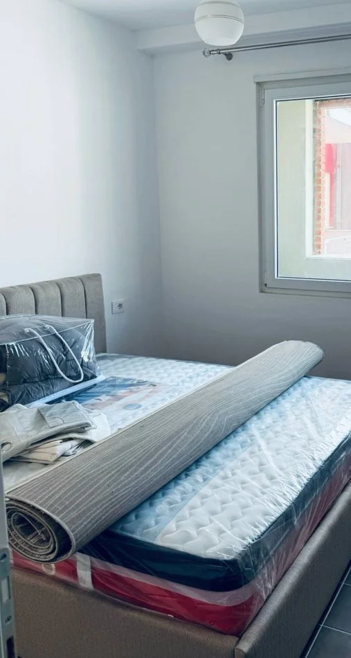 Tirane, jepet me qera apartament 1+1+Ballkon Kati 5, 70 m² 400 € (Rruga bedri Karapici)