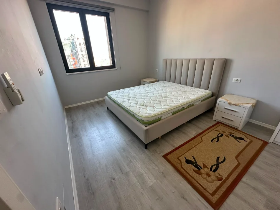 Tirane, jepet me qera apartament 2+1+Ballkon Kati 4, 10 m² 600 € 