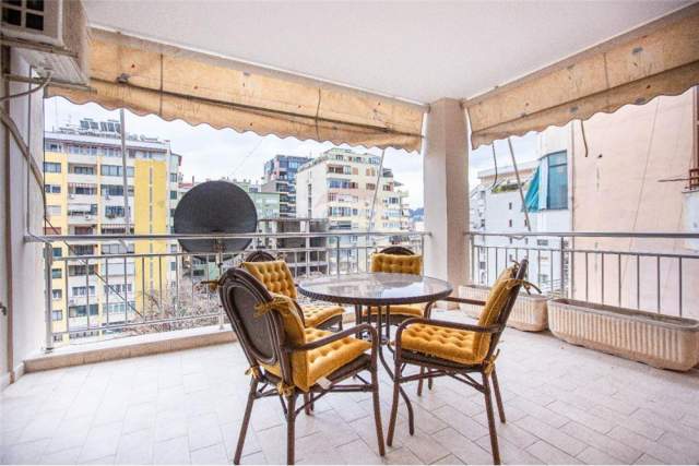 Tirane, jepet me qera apartament 2+1+BLK Kati 3, 130 m² 800 Euro (ish blloku)
