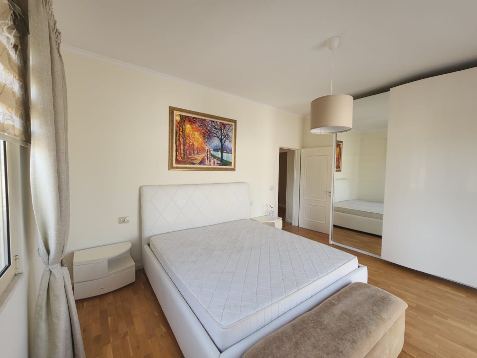 Tirane, shitet apartament+verande | Penthouse 2+1+Ballkon Kati 5, 174 m² 330.000 € (Tek Liqeni i thate)