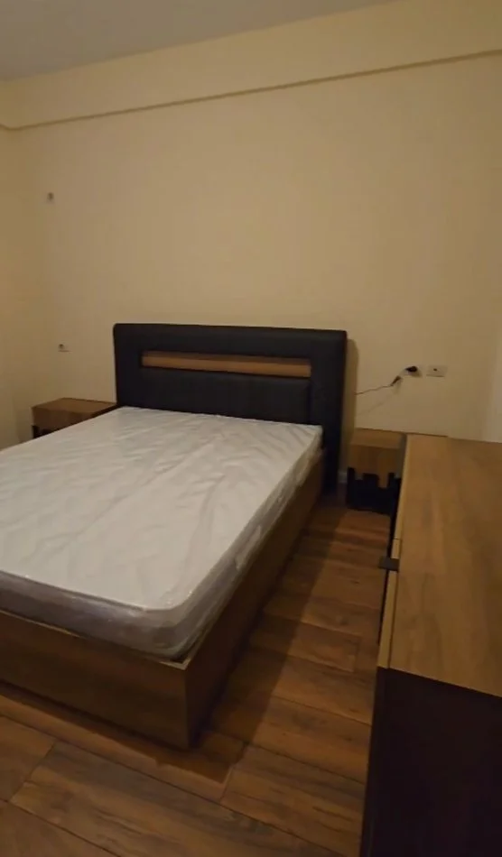 Tirane, jepet me qera apartament 2+1+Ballkon Kati 4, 86 m² 600 € 