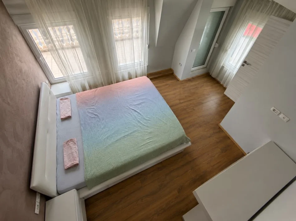 Tirane, jepet me qera Vile 3+1+Ballkon Kati 2, 250 m² 3.600 € (White House Teg)