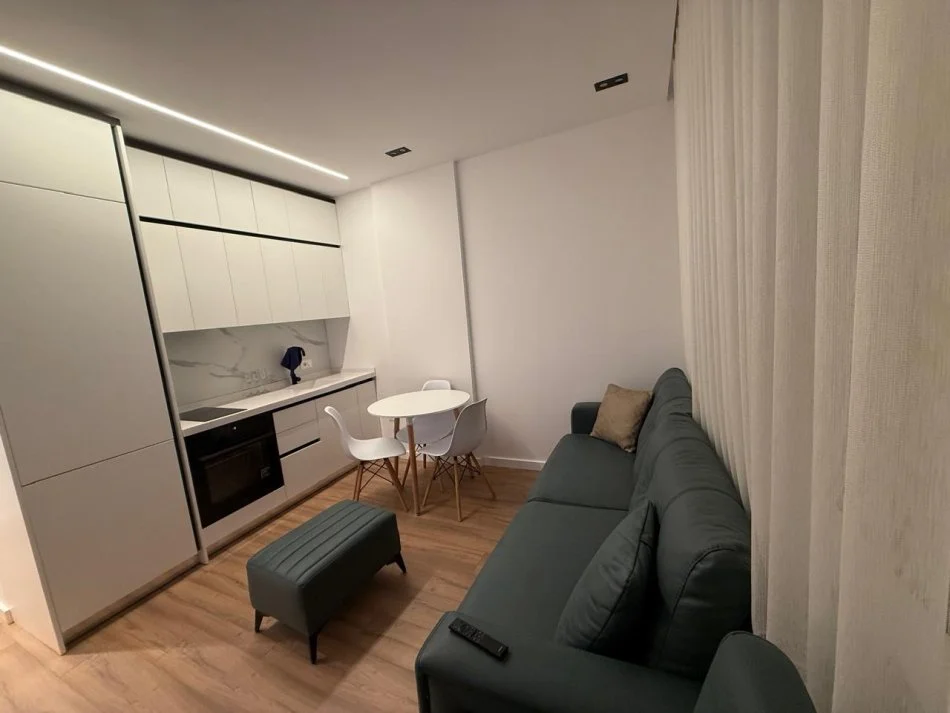 Tirane, shitet 1+1+Ballkon Kati 8, 70 m² (tek Kompleksi Delijorgji)