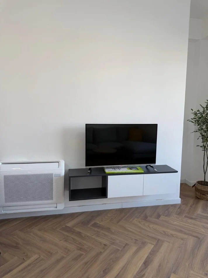 Tirane, jepet me qera apartament 1+1 Kati 4, 70 m² 550 € (Golden Park)
