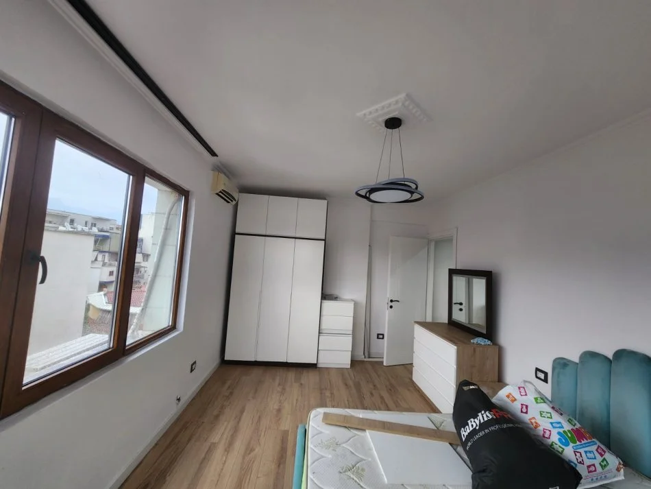 Tirane, jepet me qera apartament 1+1+Ballkon Kati 8, 70 m² 750 € 